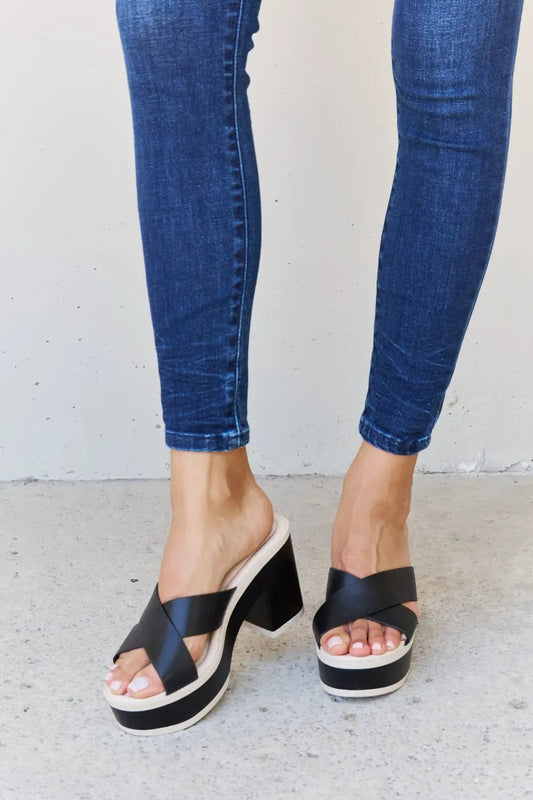 Weeboo Cherish The Moments Contrast Platform Sandals in Black - Fritsch & Co.
